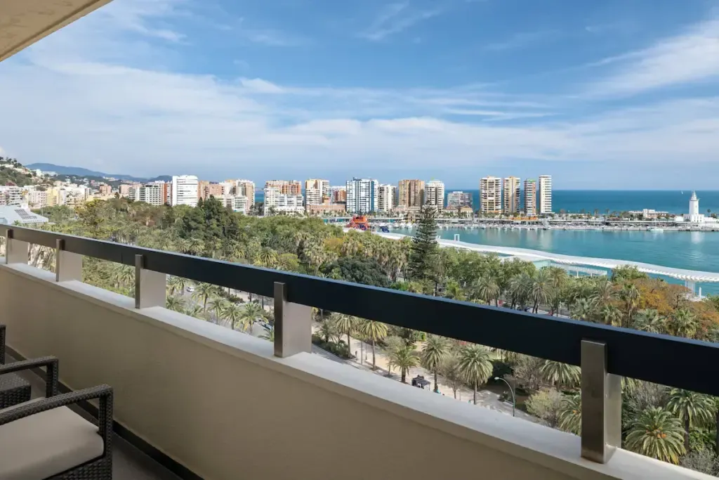 Wo kann man in Málaga übernachten? Die 3 besten Gegenden und Unterkünfte + nahegelegene Urlaubsstädte 🇪🇸 9 Wo kann man in Málaga übernachten? Die 3 besten Gegenden und Unterkünfte + nahegelegene Urlaubsstädte 🇪🇸 8