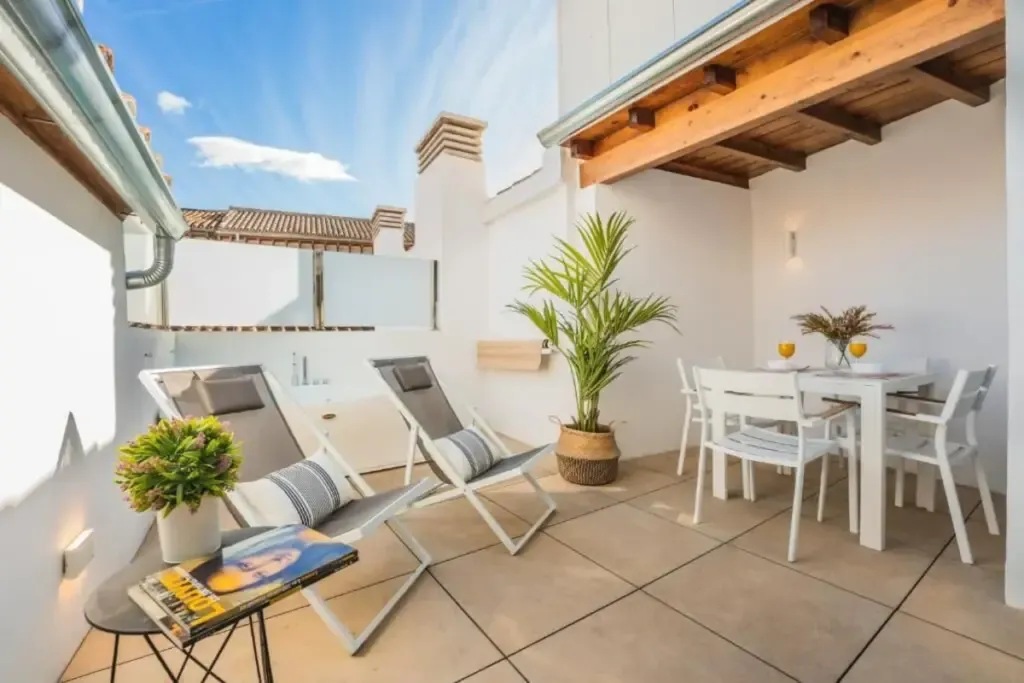 Wo kann man in Málaga übernachten? Die 3 besten Gegenden und Unterkünfte + nahegelegene Urlaubsstädte 🇪🇸 17 Wo kann man in Málaga übernachten? Die 3 besten Gegenden und Unterkünfte + nahegelegene Urlaubsstädte 🇪🇸 16
