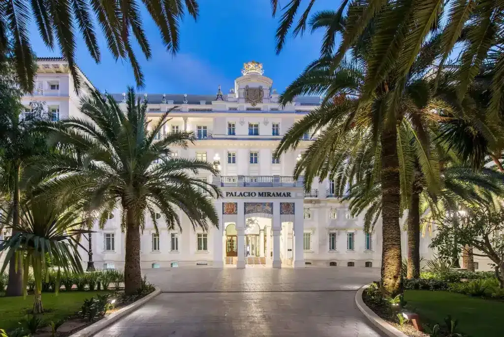 Wo kann man in Málaga übernachten? Die 3 besten Gegenden und Unterkünfte + nahegelegene Urlaubsstädte 🇪🇸 27 Wo kann man in Málaga übernachten? Die 3 besten Gegenden und Unterkünfte + nahegelegene Urlaubsstädte 🇪🇸 26