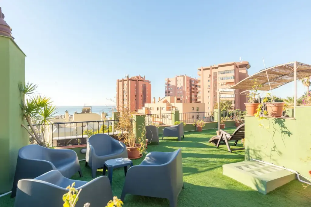 Wo kann man in Málaga übernachten? Die 3 besten Gegenden und Unterkünfte + nahegelegene Urlaubsstädte 🇪🇸 35 Wo kann man in Málaga übernachten? Die 3 besten Gegenden und Unterkünfte + nahegelegene Urlaubsstädte 🇪🇸 34