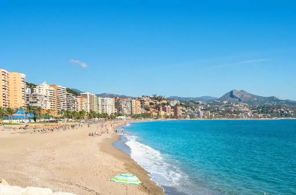 Wo kann man in Málaga übernachten? Die 3 besten Gegenden und Unterkünfte + nahegelegene Urlaubsstädte 🇪🇸 25 Wo kann man in Málaga übernachten? Die 3 besten Gegenden und Unterkünfte + nahegelegene Urlaubsstädte 🇪🇸 24