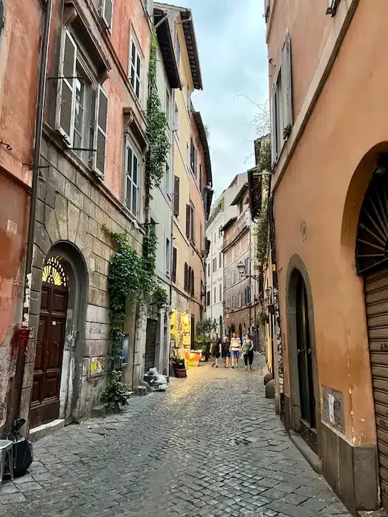 Wo kann man in Rom übernachten? 5 beste Gegenden und Orte zum Übernachten (+Vermeiden!) 🇮🇹 6 Wo kann man in Rom übernachten? 5 beste Gegenden und Orte zum Übernachten (+Vermeiden!) 🇮🇹 5
