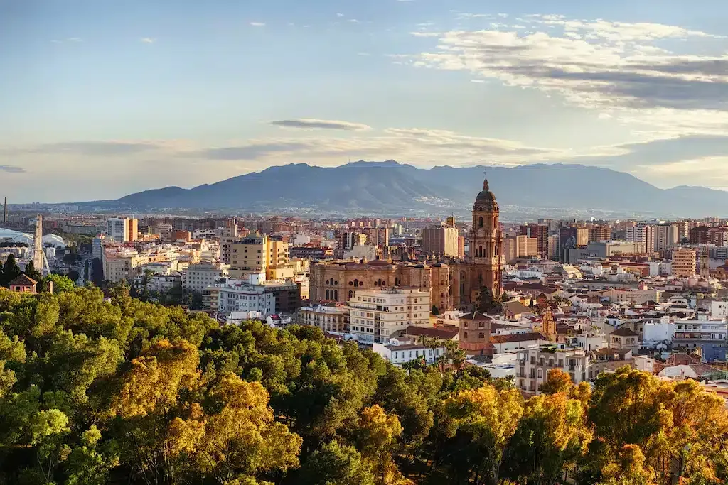 Wo kann man in Málaga übernachten? Die 3 besten Gegenden und Unterkünfte + nahegelegene Urlaubsstädte 🇪🇸 1 Wo kann man in Málaga übernachten? Die 3 besten Gegenden und Unterkünfte + nahegelegene Urlaubsstädte 🇪🇸