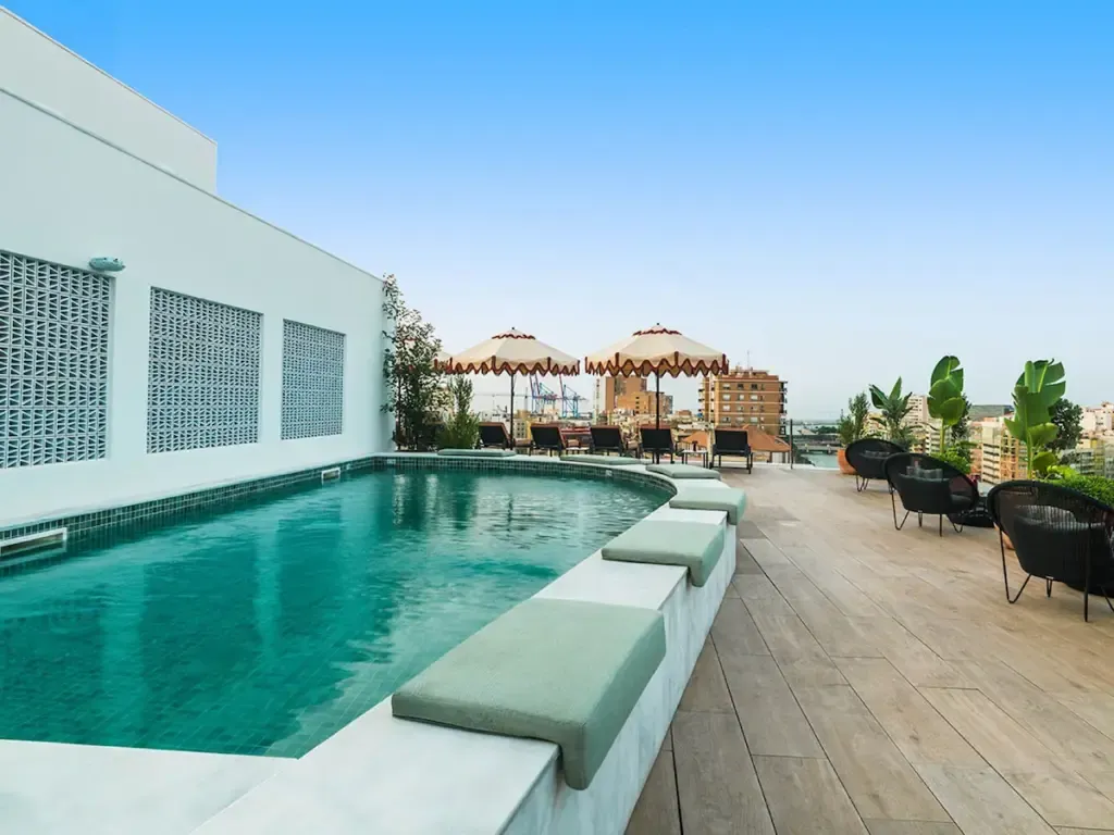 Wo kann man in Málaga übernachten? Die 3 besten Gegenden und Unterkünfte + nahegelegene Urlaubsstädte 🇪🇸 13 Wo kann man in Málaga übernachten? Die 3 besten Gegenden und Unterkünfte + nahegelegene Urlaubsstädte 🇪🇸 12