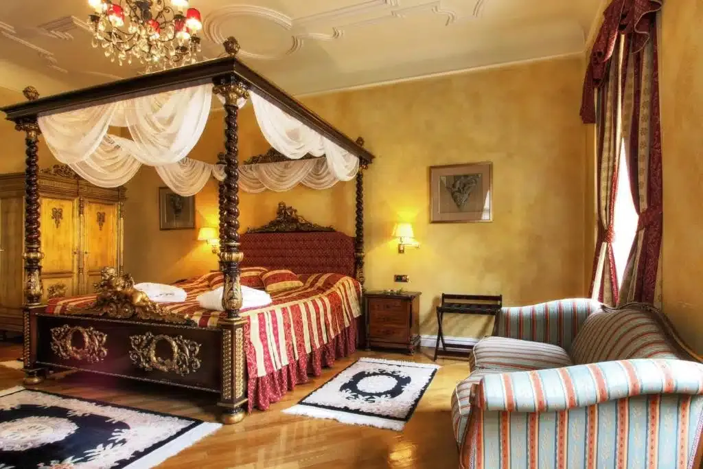 Where to stay in Prague? The 5 best places to stay (+ areas to avoid!) 🇨🇿 36 Where to stay in Prague? The 5 best places to stay (+ areas to avoid!) 🇨🇿 35
