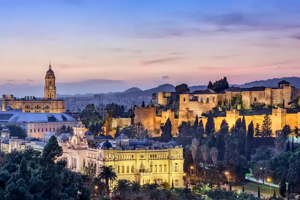 Wo kann man in Málaga übernachten? Die 3 besten Gegenden und Unterkünfte + nahegelegene Urlaubsstädte 🇪🇸 3 Wo kann man in Málaga übernachten? Die 3 besten Gegenden und Unterkünfte + nahegelegene Urlaubsstädte 🇪🇸 2