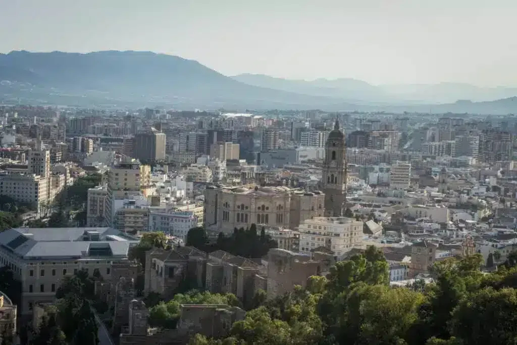 Wo kann man in Málaga übernachten? Die 3 besten Gegenden und Unterkünfte + nahegelegene Urlaubsstädte 🇪🇸 7 Wo kann man in Málaga übernachten? Die 3 besten Gegenden und Unterkünfte + nahegelegene Urlaubsstädte 🇪🇸 6