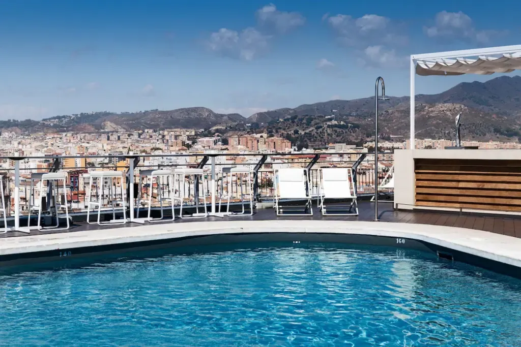 Wo kann man in Málaga übernachten? Die 3 besten Gegenden und Unterkünfte + nahegelegene Urlaubsstädte 🇪🇸 11 Wo kann man in Málaga übernachten? Die 3 besten Gegenden und Unterkünfte + nahegelegene Urlaubsstädte 🇪🇸 10