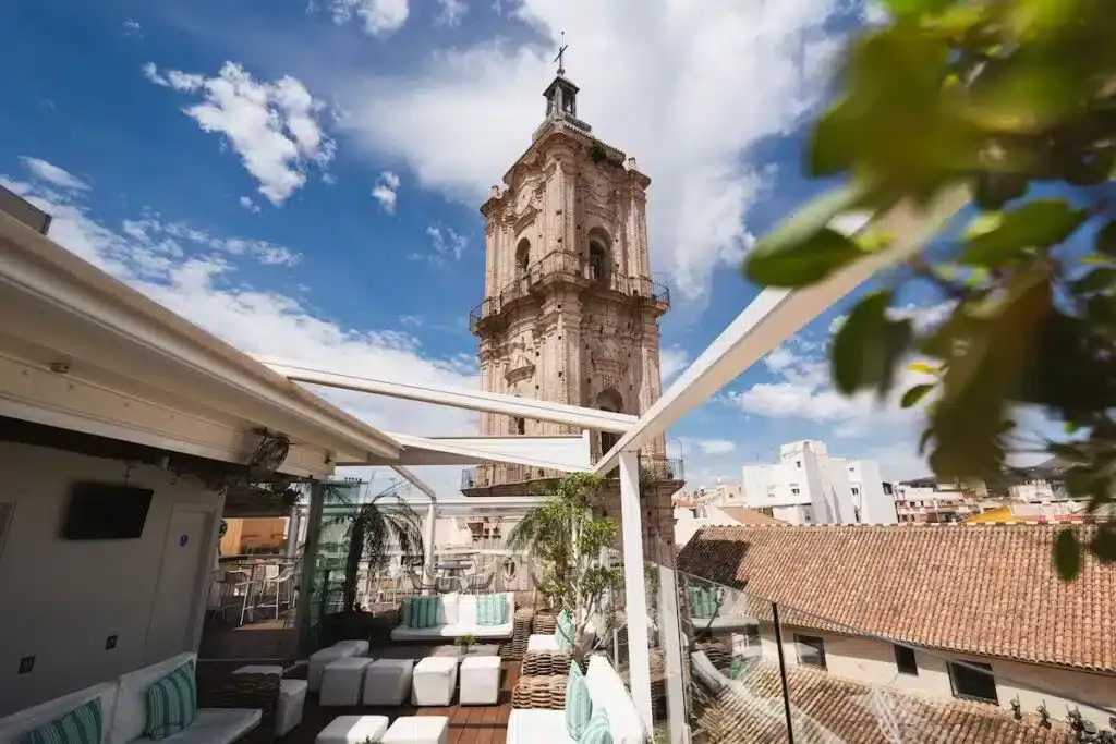 Wo kann man in Málaga übernachten? Die 3 besten Gegenden und Unterkünfte + nahegelegene Urlaubsstädte 🇪🇸 23 Wo kann man in Málaga übernachten? Die 3 besten Gegenden und Unterkünfte + nahegelegene Urlaubsstädte 🇪🇸 22