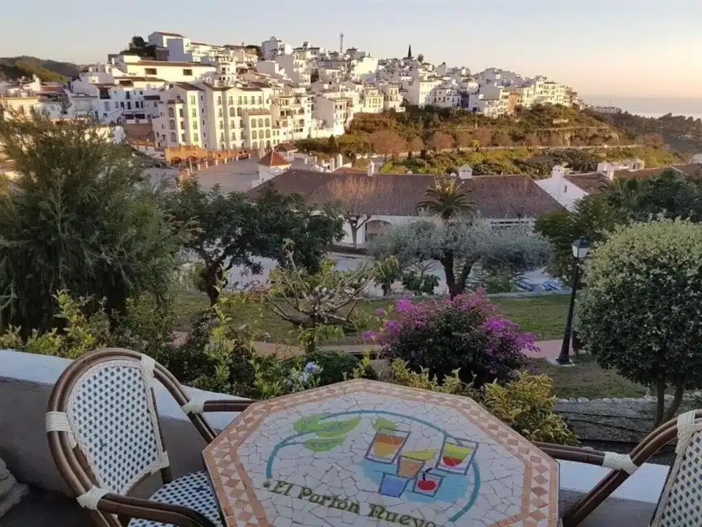 Wo kann man in Málaga übernachten? Die 3 besten Gegenden und Unterkünfte + nahegelegene Urlaubsstädte 🇪🇸 61 Wo kann man in Málaga übernachten? Die 3 besten Gegenden und Unterkünfte + nahegelegene Urlaubsstädte 🇪🇸 60