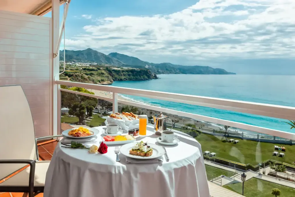 Wo kann man in Málaga übernachten? Die 3 besten Gegenden und Unterkünfte + nahegelegene Urlaubsstädte 🇪🇸 53 Wo kann man in Málaga übernachten? Die 3 besten Gegenden und Unterkünfte + nahegelegene Urlaubsstädte 🇪🇸 52