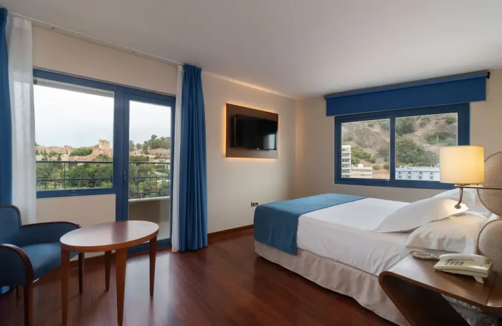 Wo kann man in Málaga übernachten? Die 3 besten Gegenden und Unterkünfte + nahegelegene Urlaubsstädte 🇪🇸 33 Wo kann man in Málaga übernachten? Die 3 besten Gegenden und Unterkünfte + nahegelegene Urlaubsstädte 🇪🇸 32