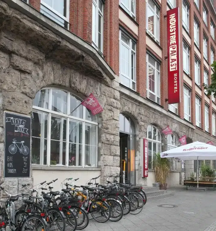 Where to stay in Berlin? The 6 best areas and places to stay + avoid! 🇩🇪 87