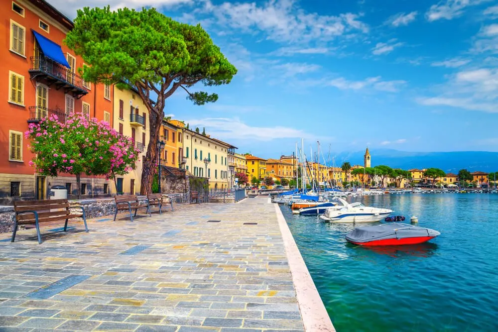 Los 12 mejores lugares para alojarse en el lago de Garda y hoteles recomendados en el lago de Garda 🇮🇹 1 WO MAN AM GARDASEE ÜBERNACHTEN KANN: 12 BESTE STÄDTE UND EMPFOHLENE HOTELS