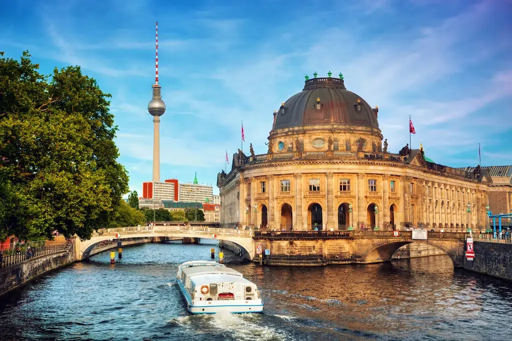 Where to stay in Berlin? The 6 best areas and places to stay + avoid! 🇩🇪 1