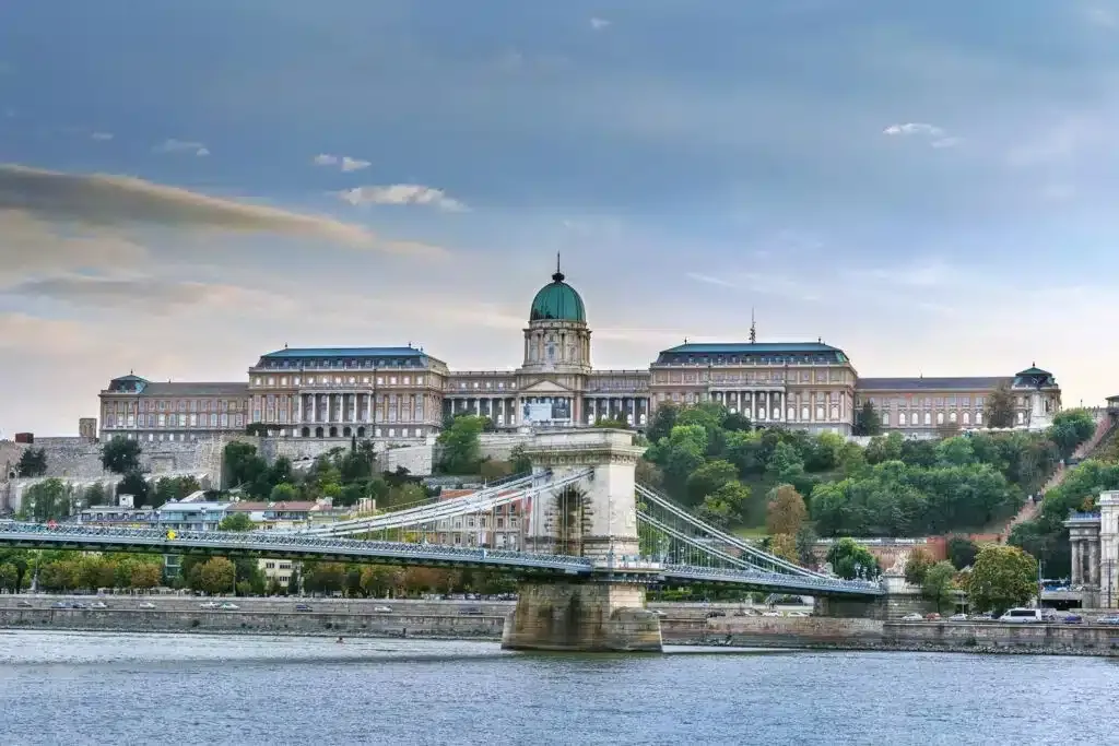 Where to stay in Budapest? The 5 best areas and places in Hungary's capital 🇭🇺 20 Where to stay in Budapest? The 5 best areas and places in Hungary's capital 🇭🇺 19