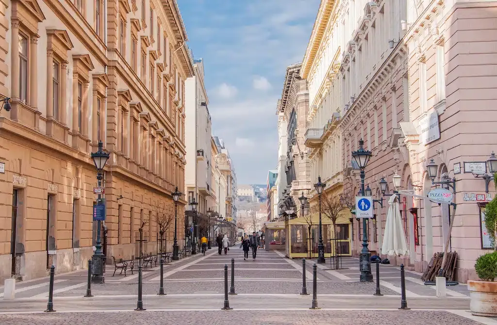 Where to stay in Budapest? The 5 best areas and places in Hungary's capital 🇭🇺 6 Where to stay in Budapest? The 5 best areas and places in Hungary's capital 🇭🇺 5