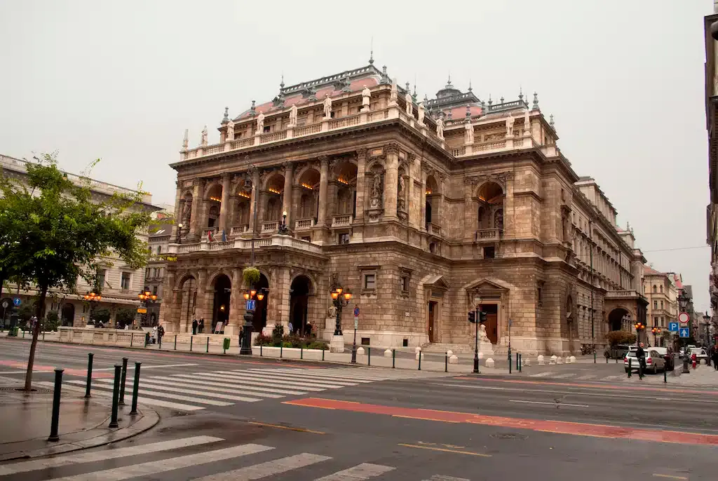 Where to stay in Budapest? The 5 best areas and places in Hungary's capital 🇭🇺 30 Where to stay in Budapest? The 5 best areas and places in Hungary's capital 🇭🇺 29