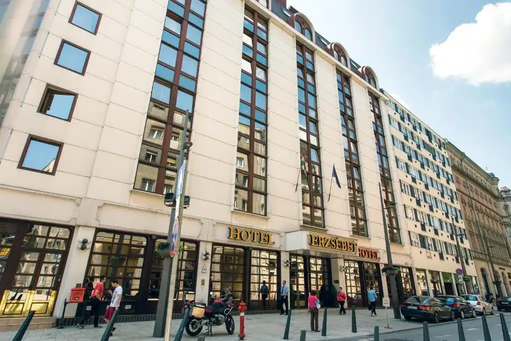 Where to stay in Budapest? The 5 best areas and places in Hungary's capital 🇭🇺 12 Where to stay in Budapest? The 5 best areas and places in Hungary's capital 🇭🇺 11
