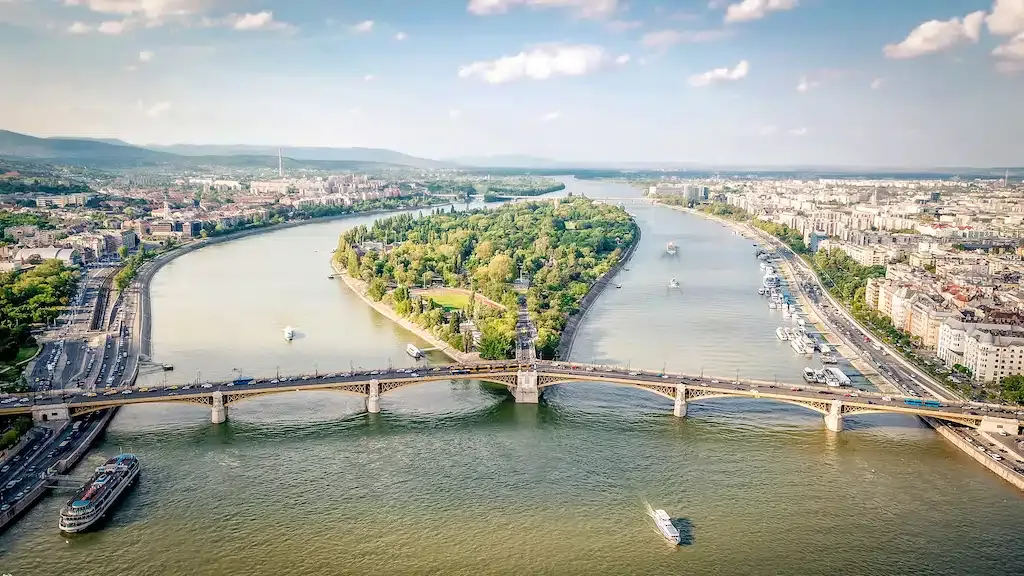 Where to stay in Budapest? The 5 best areas and places in Hungary's capital 🇭🇺 36 Where to stay in Budapest? The 5 best areas and places in Hungary's capital 🇭🇺 35