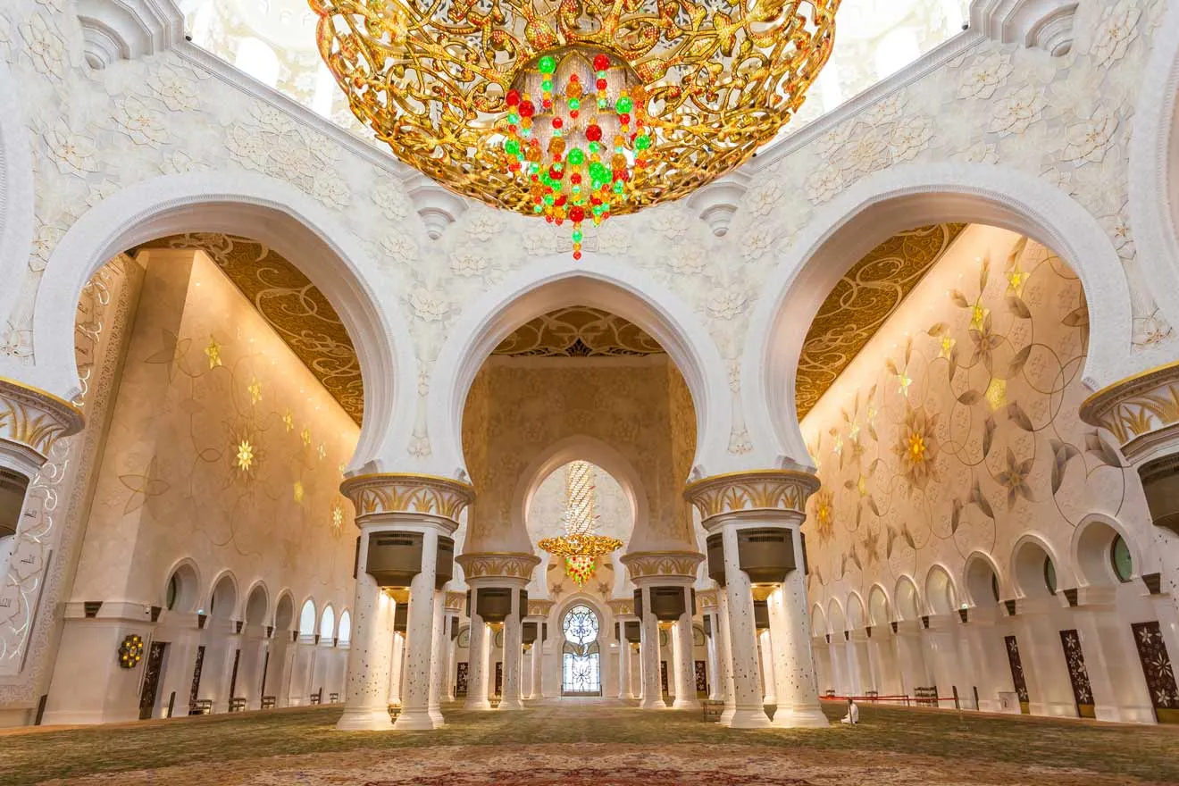 Where to stay in Abu Dhabi? - The 5 best areas and hotels in Abu Dhabi ๐ฆ๐ช 2 Where to stay in Abu Dhabi? - The 5 best areas and hotels in Abu Dhabi ๐ฆ๐ช 1