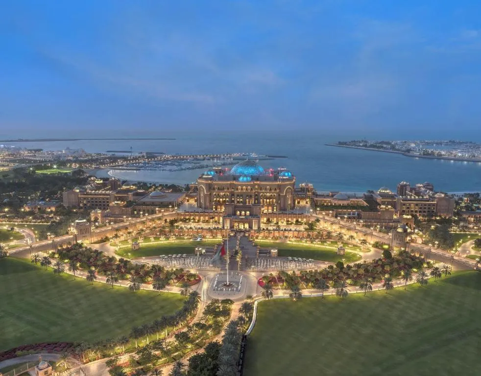Where to stay in Abu Dhabi? - The 5 best areas and hotels in Abu Dhabi ๐ฆ๐ช 38 Where to stay in Abu Dhabi? - The 5 best areas and hotels in Abu Dhabi ๐ฆ๐ช 37