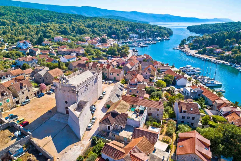 Where to Stay in Hvar, Croatia: 8 best Areas + Hotels ๐ญ๐ท 36 Where to Stay in Hvar, Croatia: 8 best Areas + Hotels ๐ญ๐ท 35