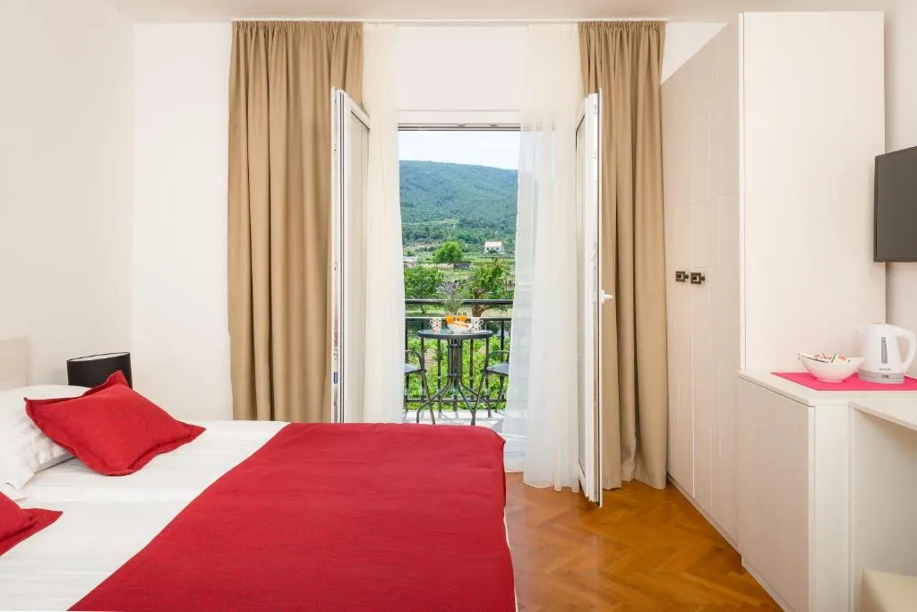 Where to Stay in Hvar, Croatia: 8 best Areas + Hotels ๐ญ๐ท 24 Where to Stay in Hvar, Croatia: 8 best Areas + Hotels ๐ญ๐ท 23