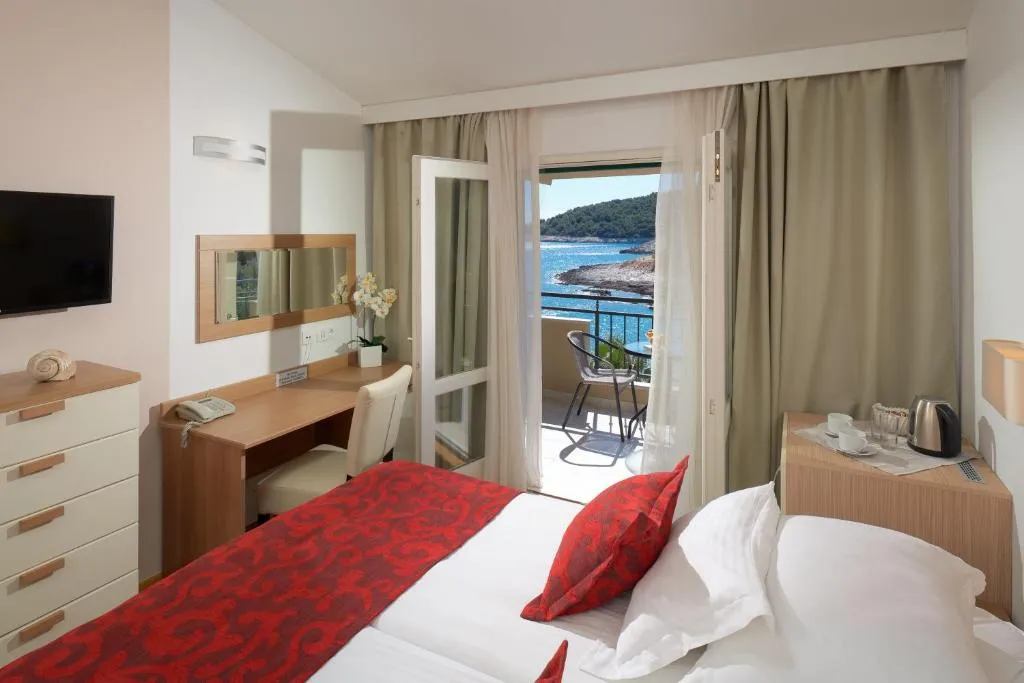 Where to Stay in Hvar, Croatia: 8 best Areas + Hotels ๐ญ๐ท 54 Where to Stay in Hvar, Croatia: 8 best Areas + Hotels ๐ญ๐ท 53