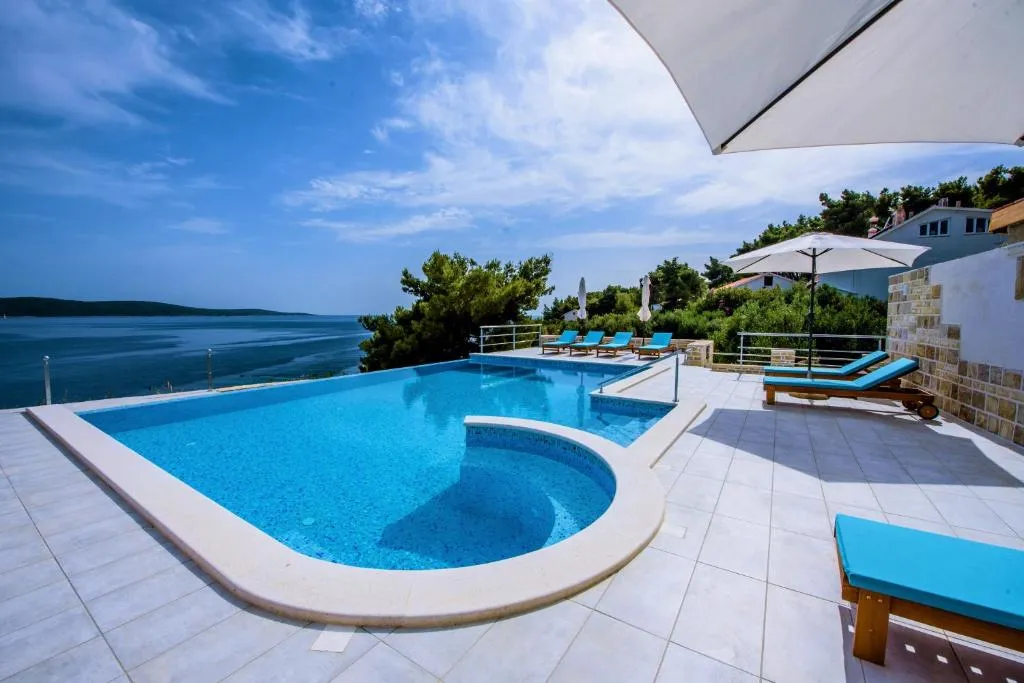 Where to Stay in Hvar, Croatia: 8 best Areas + Hotels ๐ญ๐ท 48 Where to Stay in Hvar, Croatia: 8 best Areas + Hotels ๐ญ๐ท 47