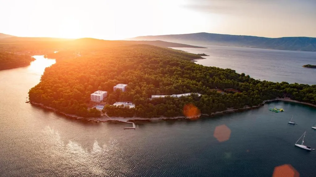 Where to Stay in Hvar, Croatia: 8 best Areas + Hotels ๐ญ๐ท 38 Where to Stay in Hvar, Croatia: 8 best Areas + Hotels ๐ญ๐ท 37