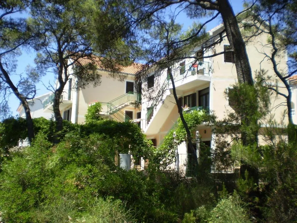 Where to Stay in Hvar, Croatia: 8 best Areas + Hotels ๐ญ๐ท 42 Where to Stay in Hvar, Croatia: 8 best Areas + Hotels ๐ญ๐ท 41