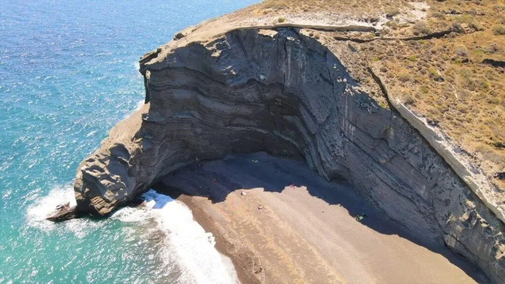 15 Best beaches in Santorini, Greece ๐ฌ๐ท 10 15 Best beaches in Santorini, Greece ๐ฌ๐ท 9