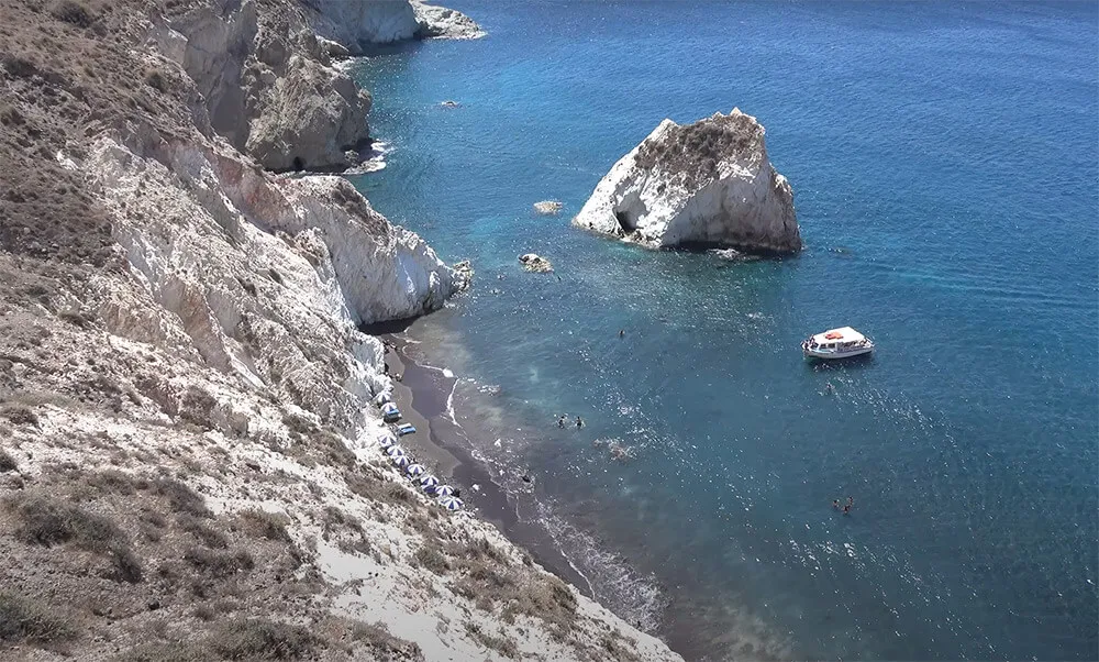 15 Best beaches in Santorini, Greece ๐ฌ๐ท 8 15 Best beaches in Santorini, Greece ๐ฌ๐ท 7